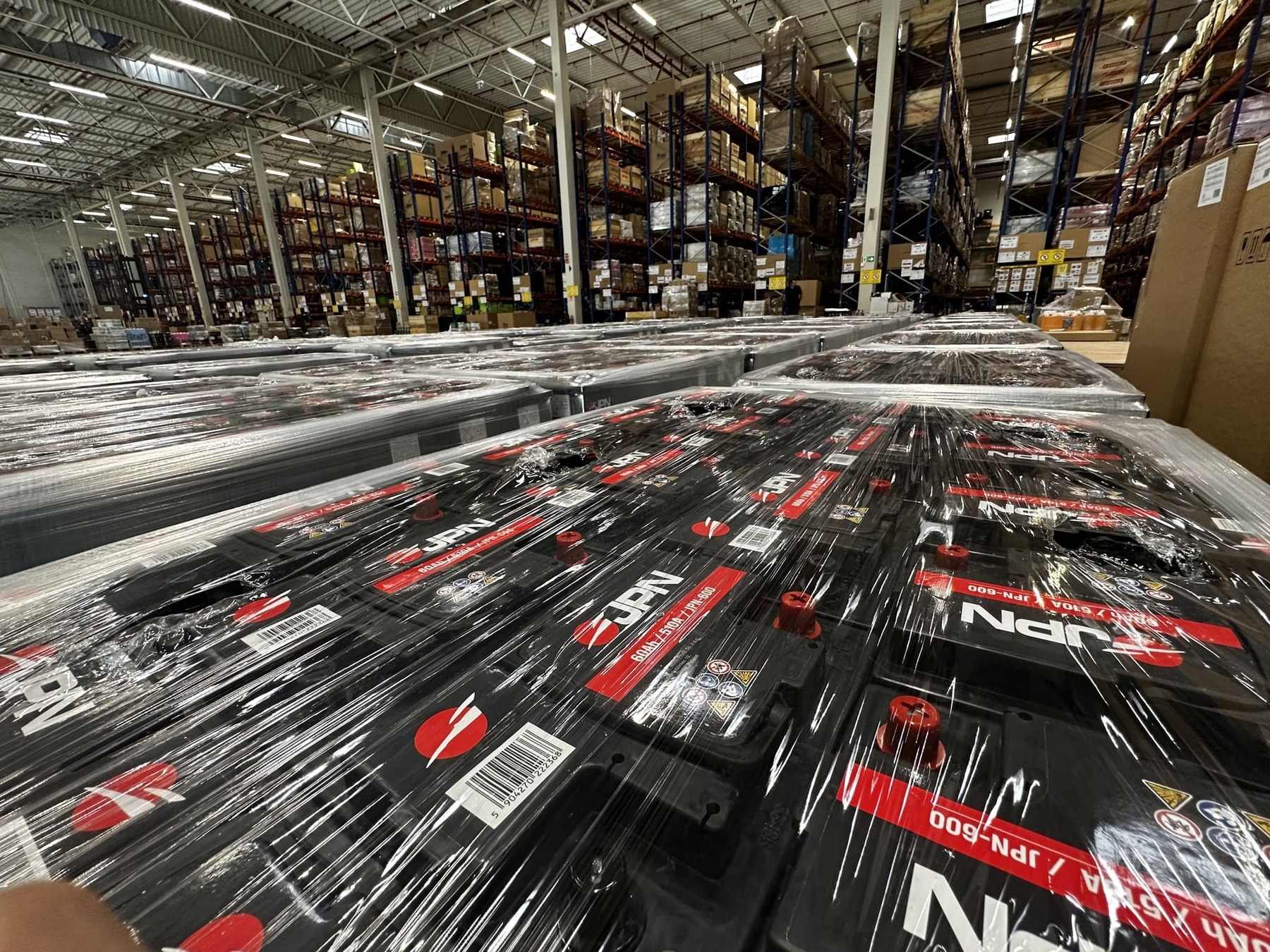 Asortyment akumulatorów samochodowych JPN Asortyment akumulatorów samochodowych JPN