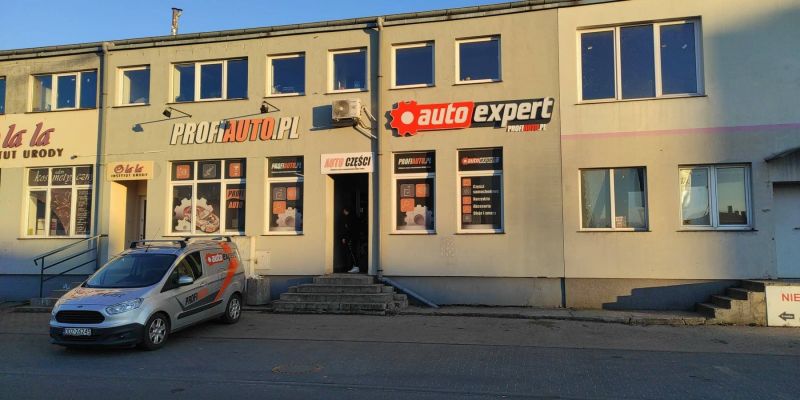 Sklep motoryzacyjny Auto Expert z zewnątrz